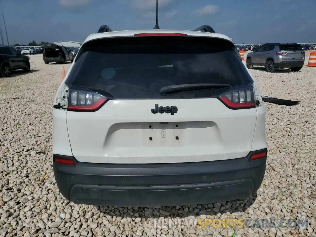 6 Photograph of a damaged car 1C4PJLLB1KD338738 JEEP GRAND CHER 2019