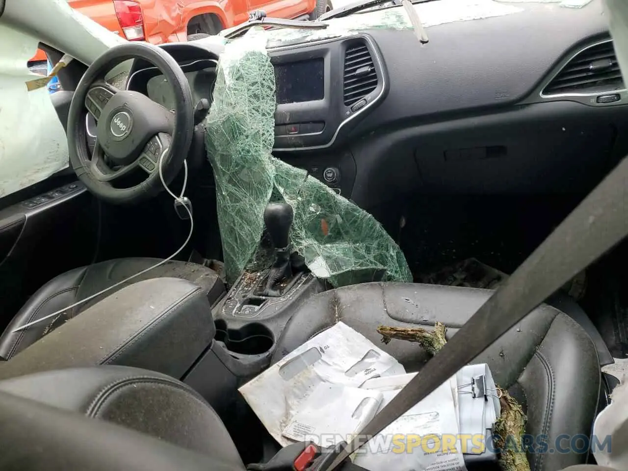 8 Photograph of a damaged car 1C4PJLLB2KD151573 JEEP GRAND CHER 2019
