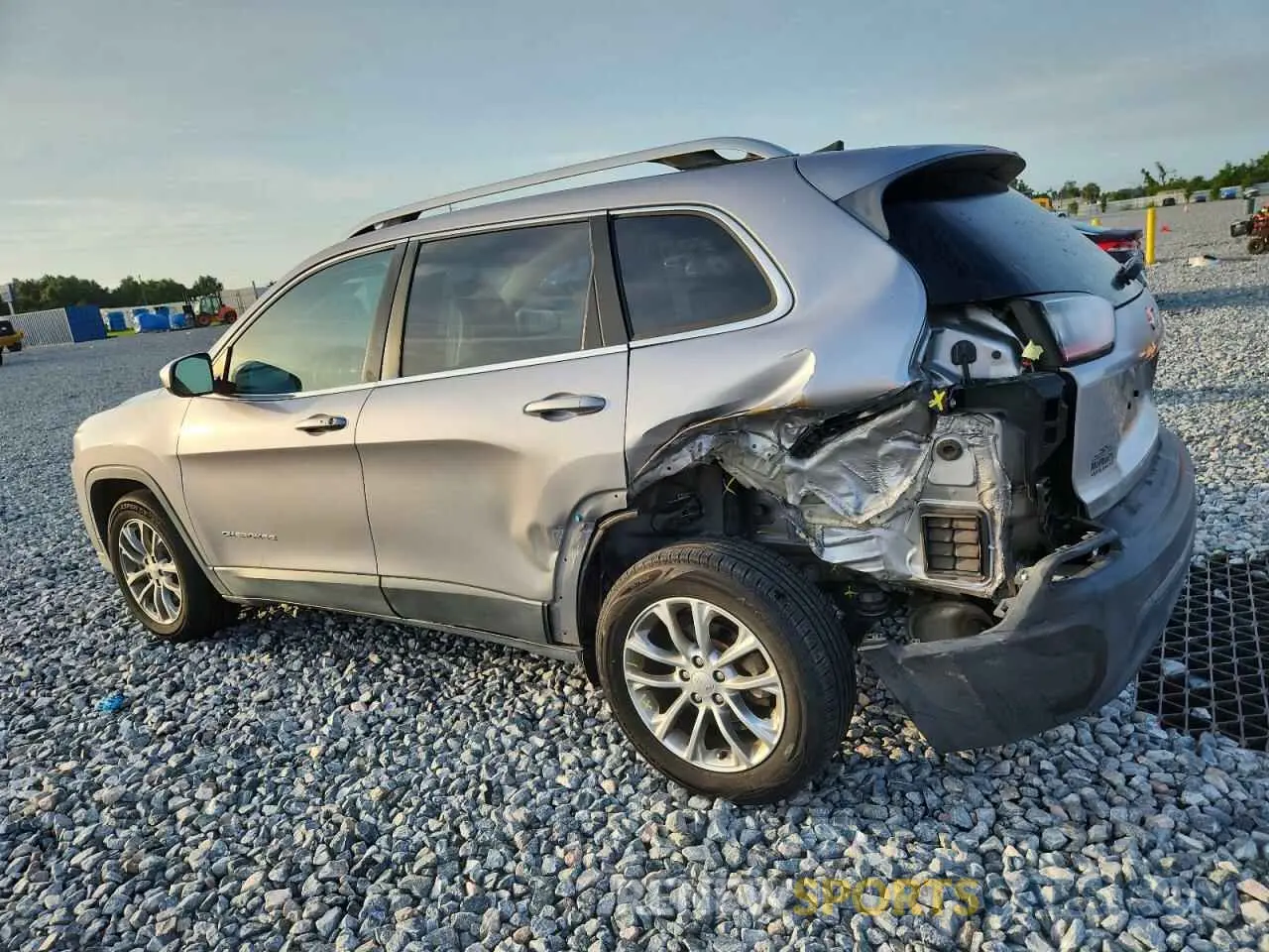 2 Photograph of a damaged car 1C4PJLLB2KD202411 JEEP GRAND CHER 2019