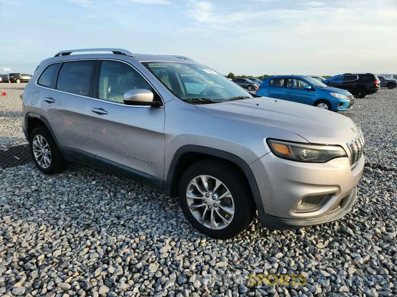 4 Photograph of a damaged car 1C4PJLLB2KD202411 JEEP GRAND CHER 2019