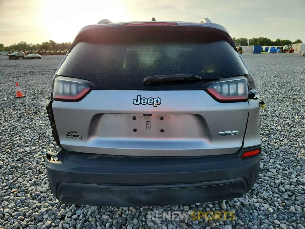 6 Photograph of a damaged car 1C4PJLLB2KD202411 JEEP GRAND CHER 2019