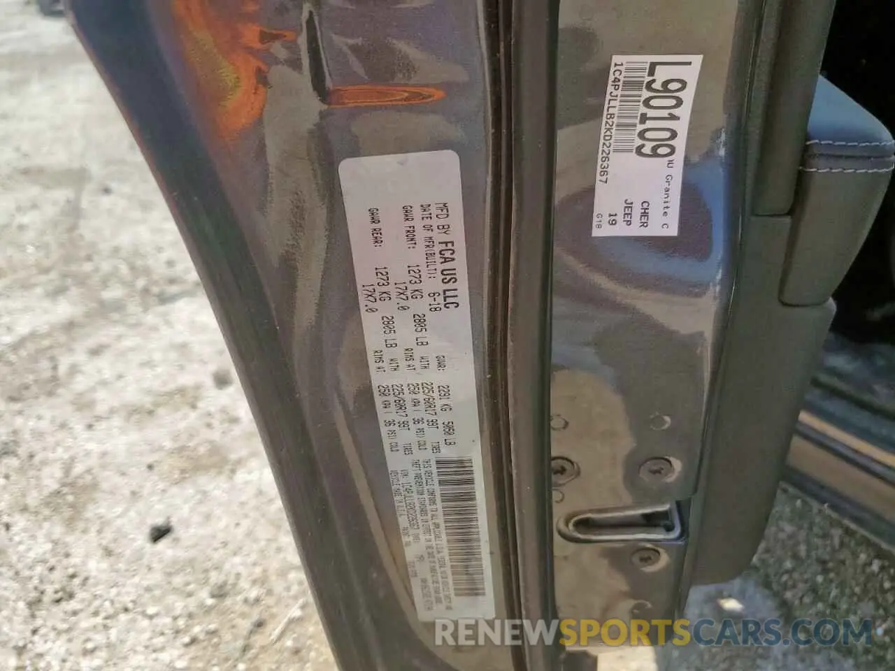 14 Photograph of a damaged car 1C4PJLLB2KD226367 JEEP GRAND CHER 2019