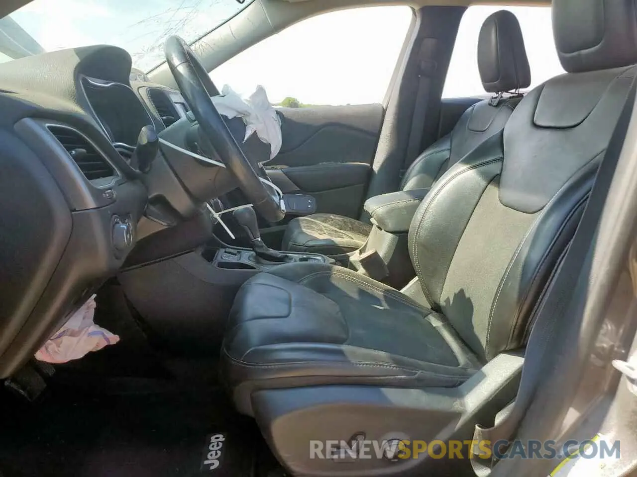 7 Photograph of a damaged car 1C4PJLLB2KD226367 JEEP GRAND CHER 2019