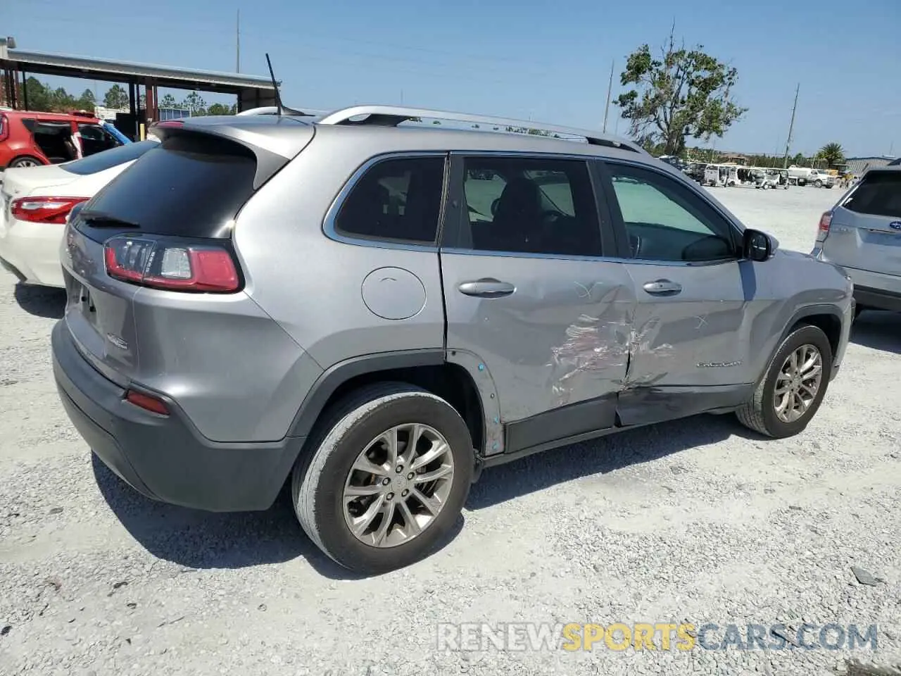 3 Photograph of a damaged car 1C4PJLLB2KD312567 JEEP GRAND CHER 2019