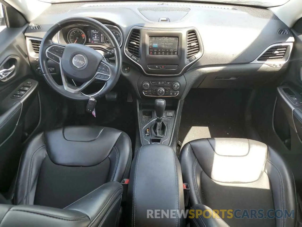 8 Photograph of a damaged car 1C4PJLLB2KD312567 JEEP GRAND CHER 2019