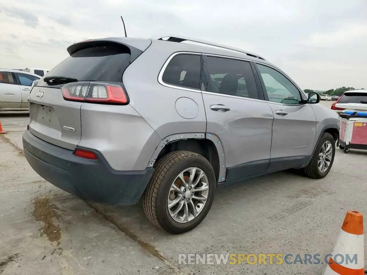 3 Photograph of a damaged car 1C4PJLLB2KD333533 JEEP GRAND CHER 2019