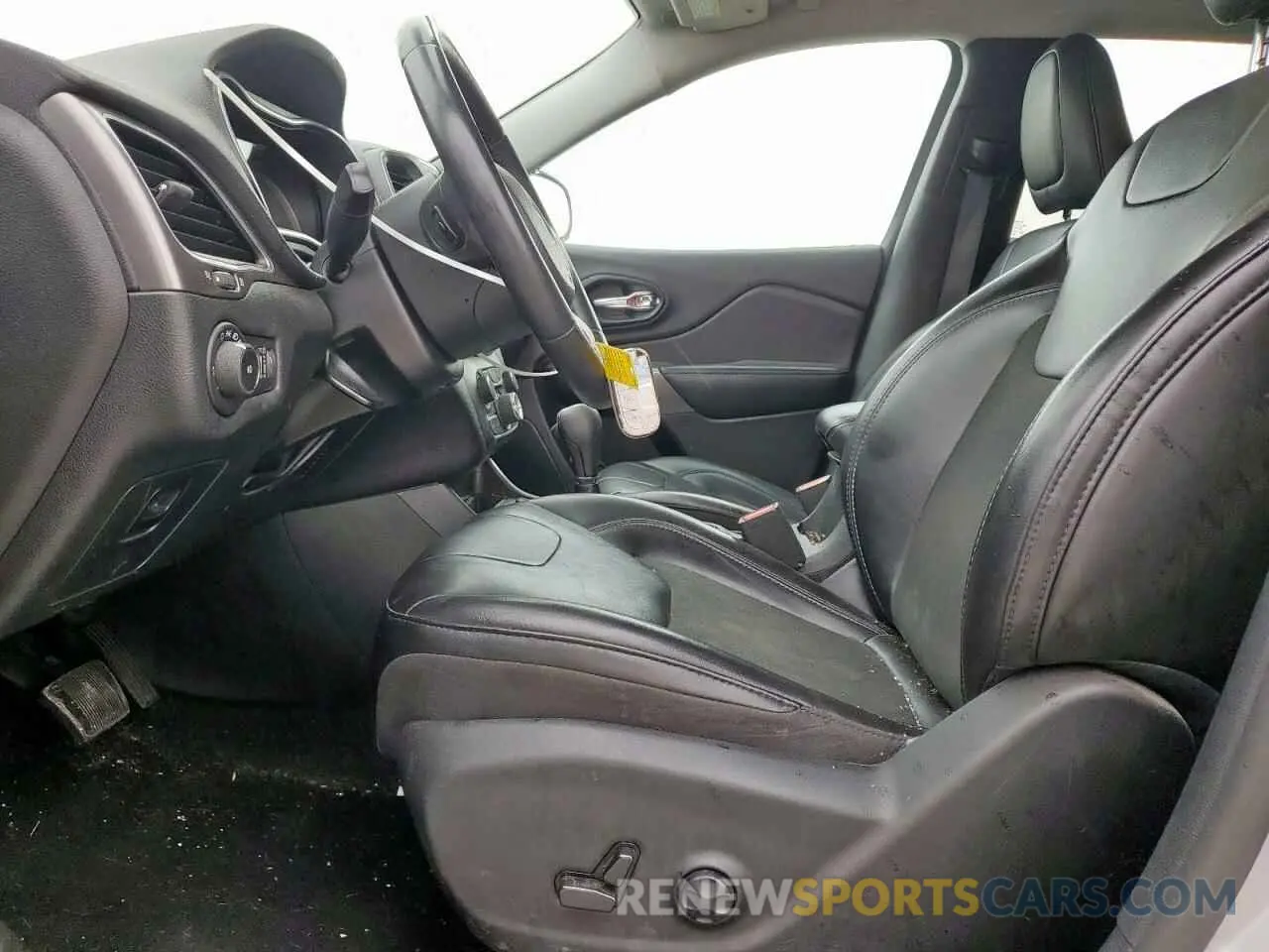 7 Photograph of a damaged car 1C4PJLLB2KD333533 JEEP GRAND CHER 2019