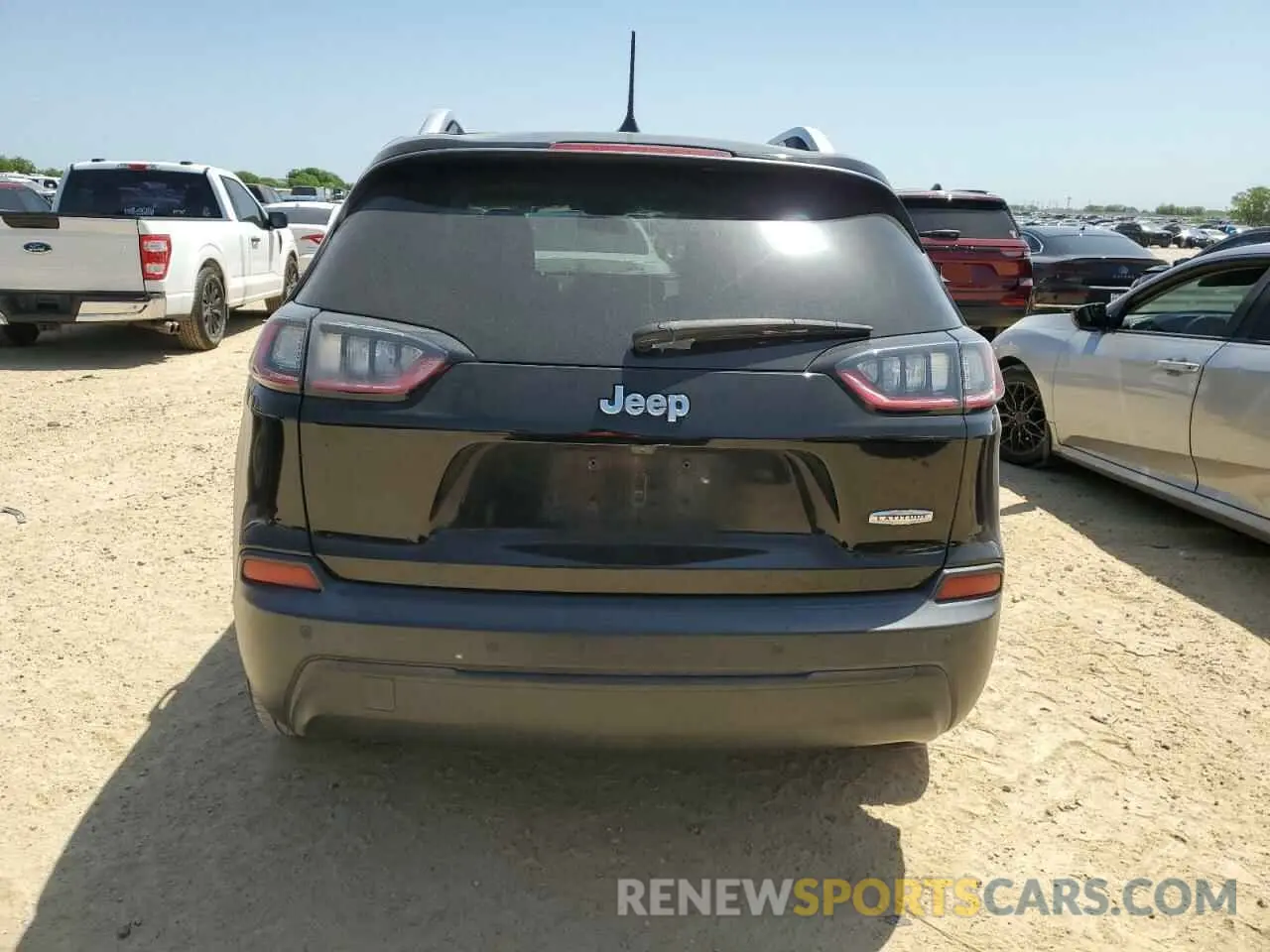 6 Photograph of a damaged car 1C4PJLLB2KD358108 JEEP GRAND CHER 2019