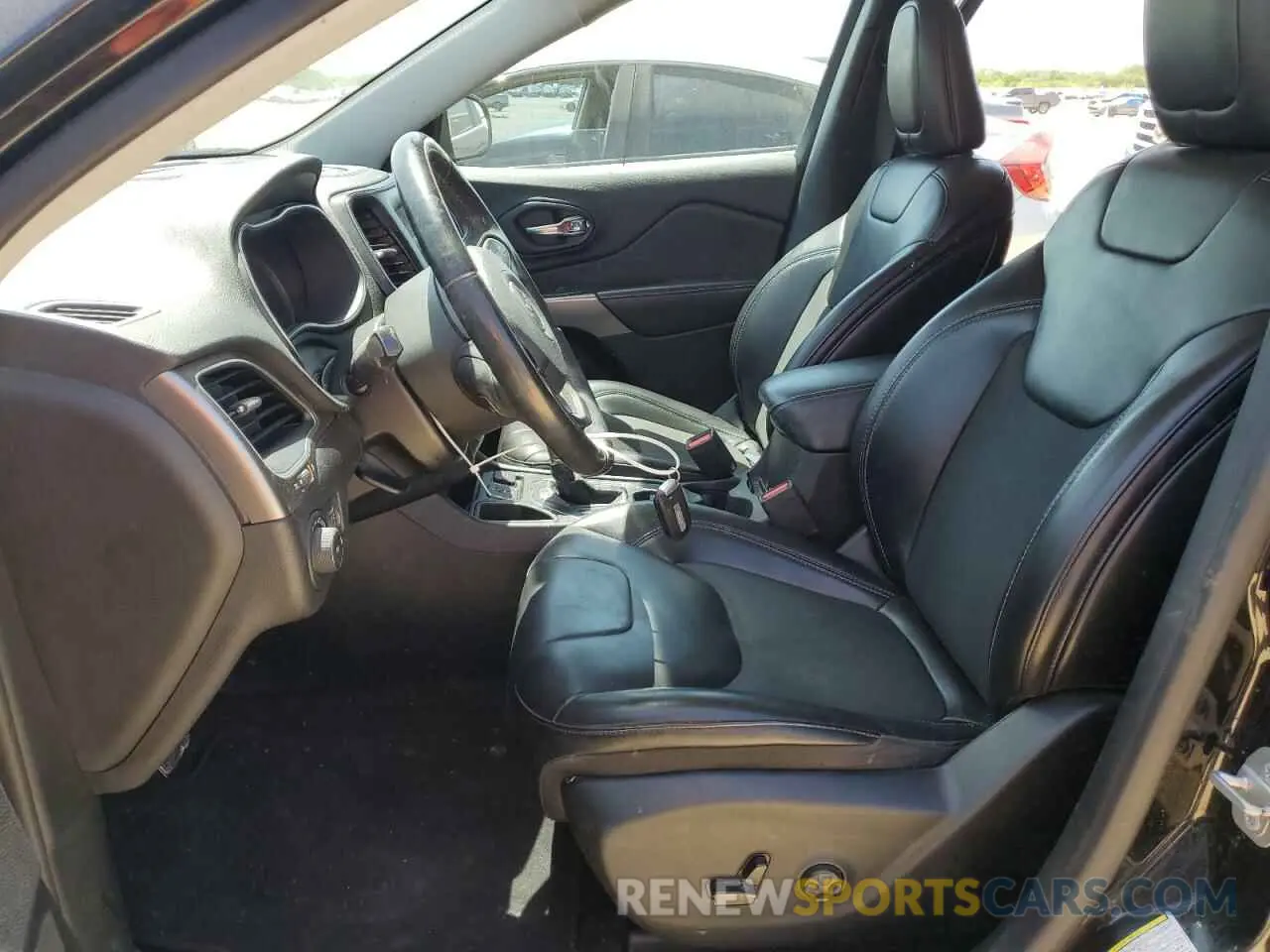 7 Photograph of a damaged car 1C4PJLLB2KD358108 JEEP GRAND CHER 2019