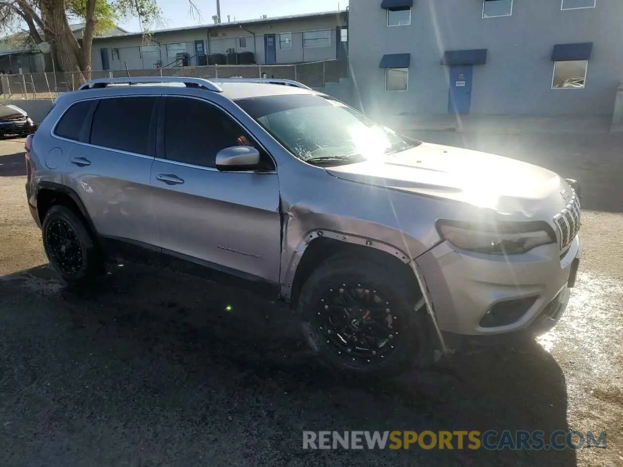 4 Photograph of a damaged car 1C4PJLLB3KD187112 JEEP GRAND CHER 2019