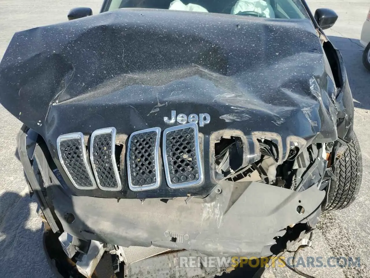 12 Photograph of a damaged car 1C4PJLLB3KD247681 JEEP GRAND CHER 2019