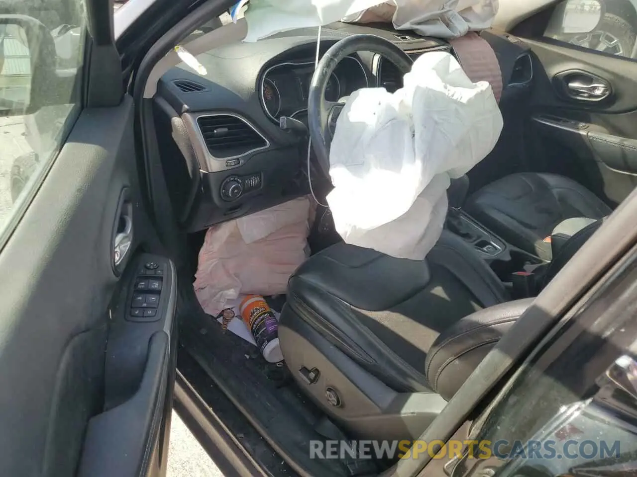 8 Photograph of a damaged car 1C4PJLLB3KD247681 JEEP GRAND CHER 2019