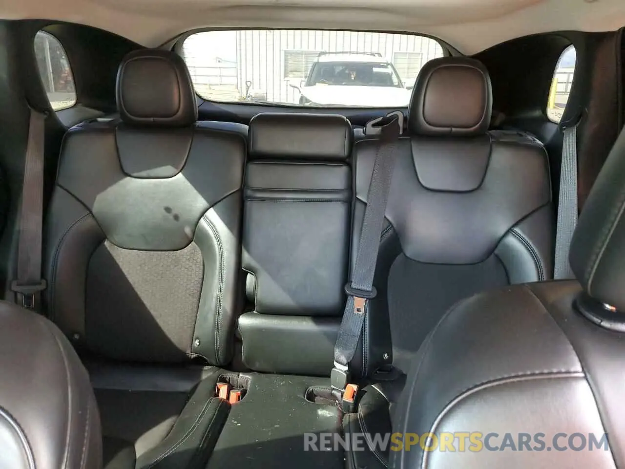 10 Photograph of a damaged car 1C4PJLLB5KD110886 JEEP GRAND CHER 2019