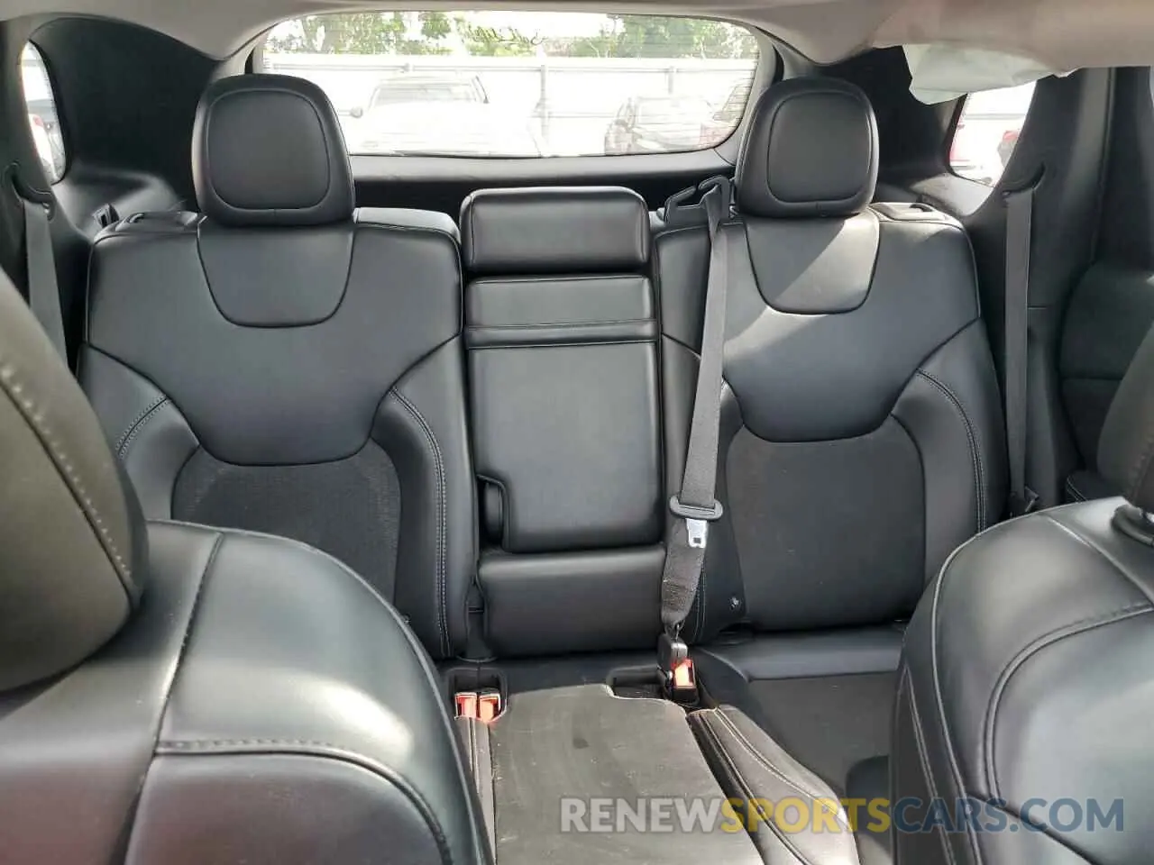 10 Photograph of a damaged car 1C4PJLLB5KD143905 JEEP GRAND CHER 2019