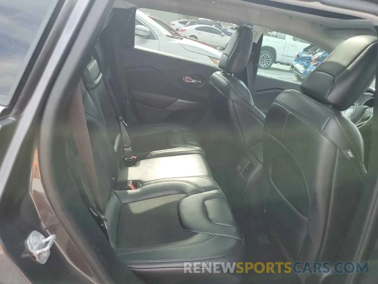 11 Photograph of a damaged car 1C4PJLLB5KD143905 JEEP GRAND CHER 2019