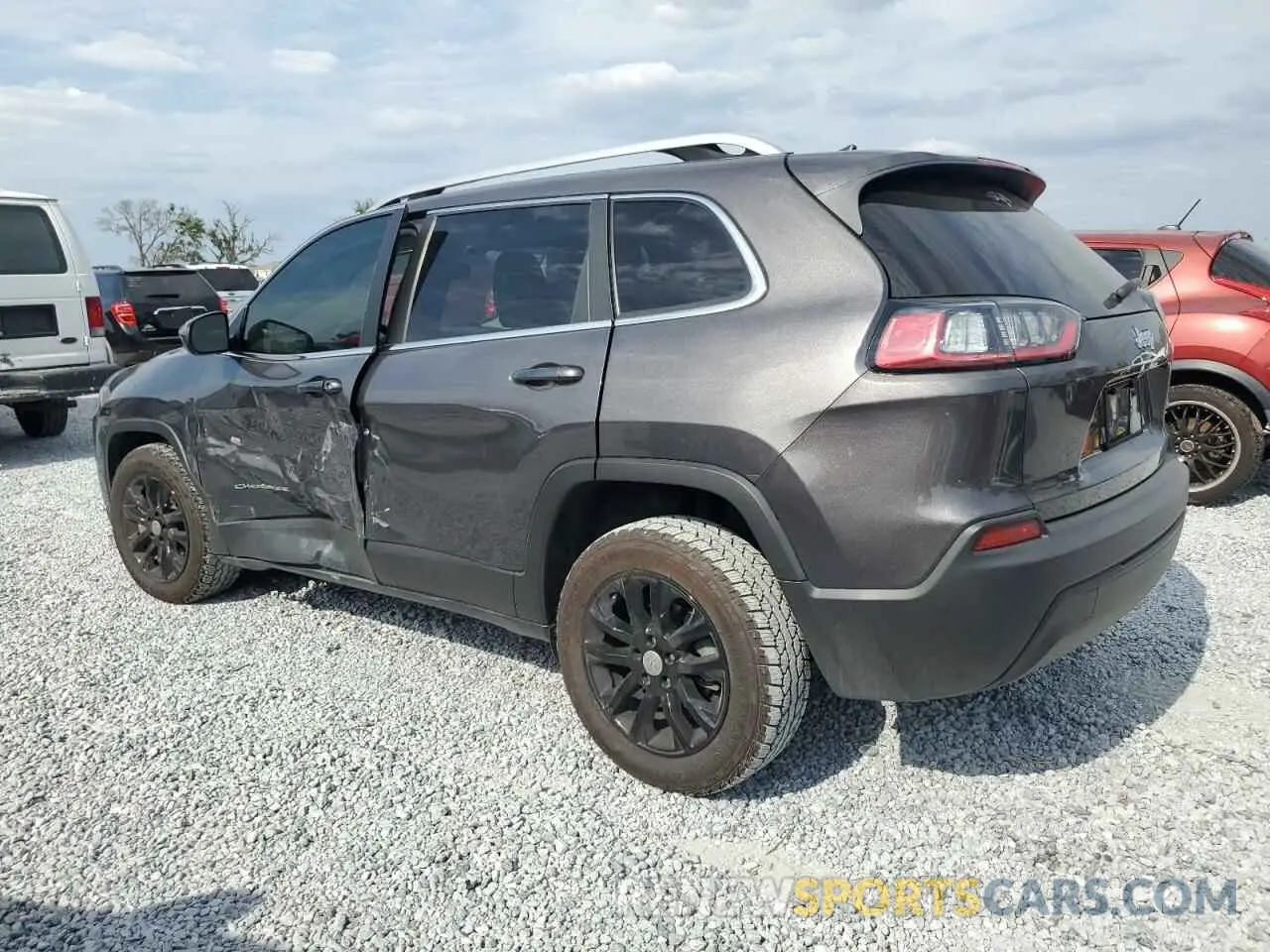 2 Photograph of a damaged car 1C4PJLLB5KD143905 JEEP GRAND CHER 2019