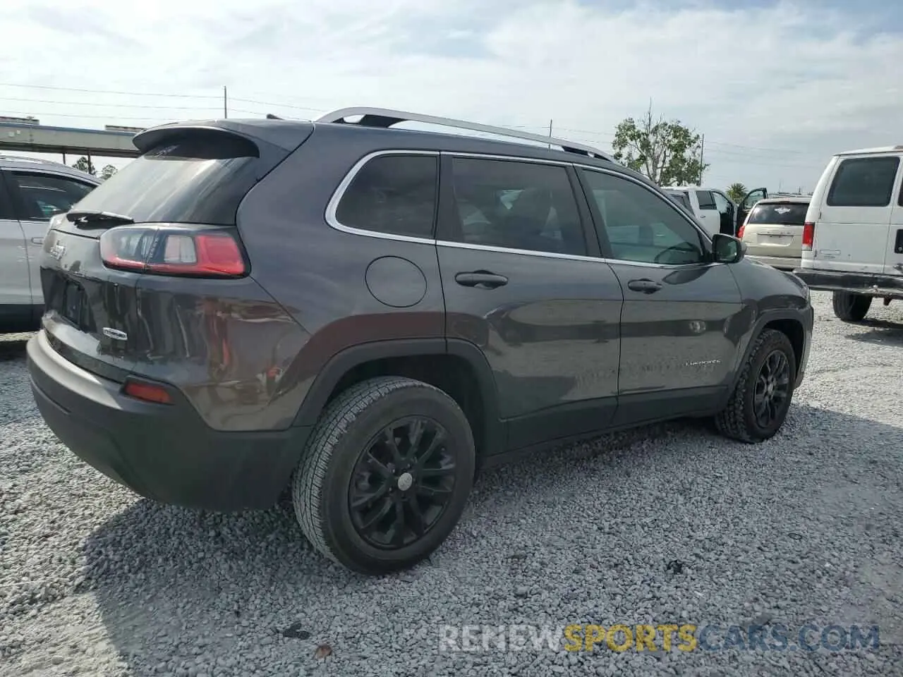 3 Photograph of a damaged car 1C4PJLLB5KD143905 JEEP GRAND CHER 2019