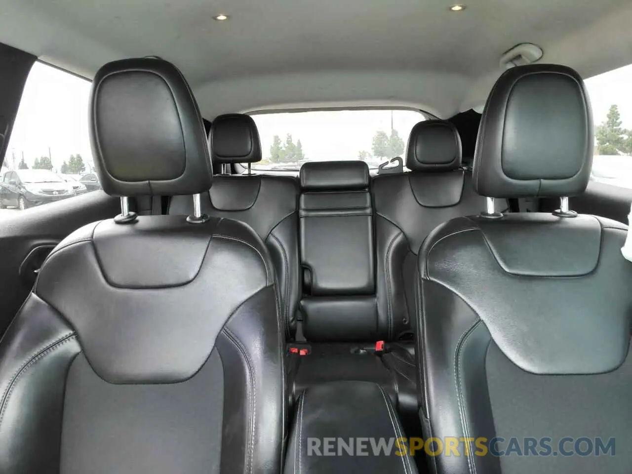 10 Photograph of a damaged car 1C4PJLLB5KD373217 JEEP GRAND CHER 2019