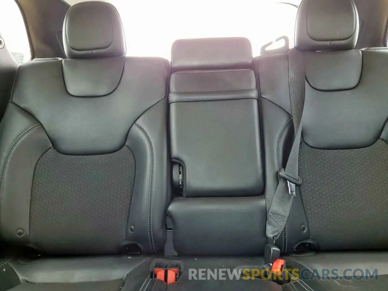 10 Photograph of a damaged car 1C4PJLLB5KD383813 JEEP GRAND CHER 2019