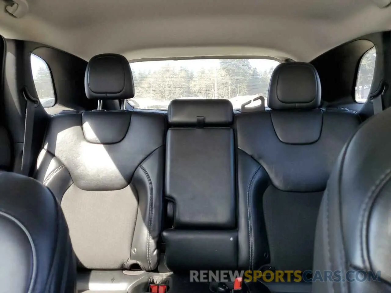 10 Photograph of a damaged car 1C4PJLLB5KD466402 JEEP GRAND CHER 2019