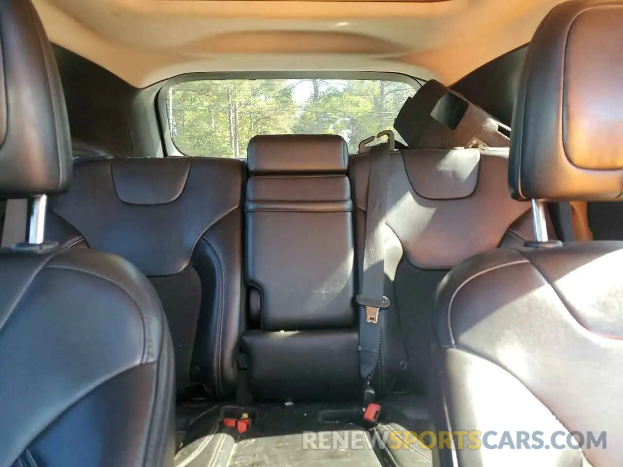 10 Photograph of a damaged car 1C4PJLLB6KD266967 JEEP GRAND CHER 2019