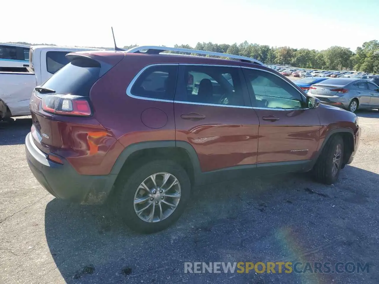 3 Photograph of a damaged car 1C4PJLLB6KD266967 JEEP GRAND CHER 2019