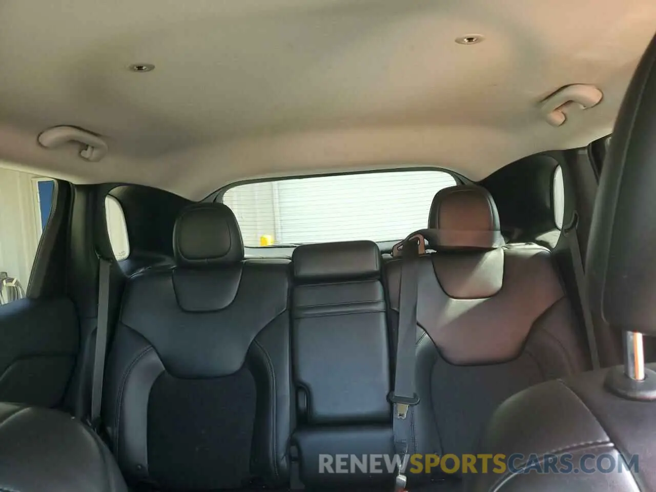 10 Photograph of a damaged car 1C4PJLLB6KD406418 JEEP GRAND CHER 2019