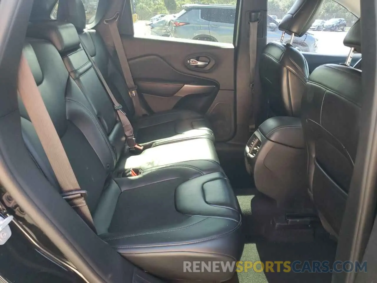 11 Photograph of a damaged car 1C4PJLLB6KD406418 JEEP GRAND CHER 2019