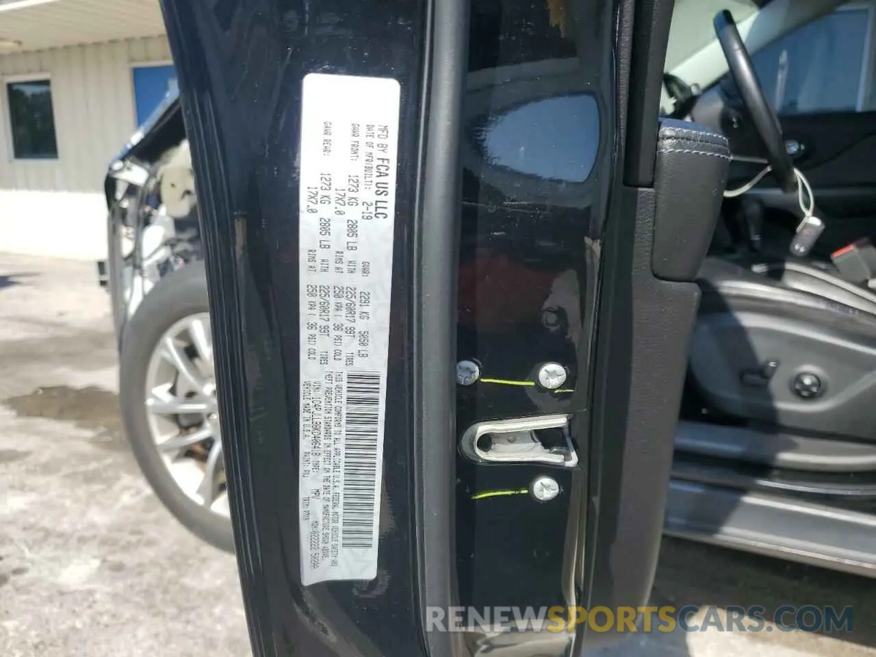 14 Photograph of a damaged car 1C4PJLLB6KD406418 JEEP GRAND CHER 2019