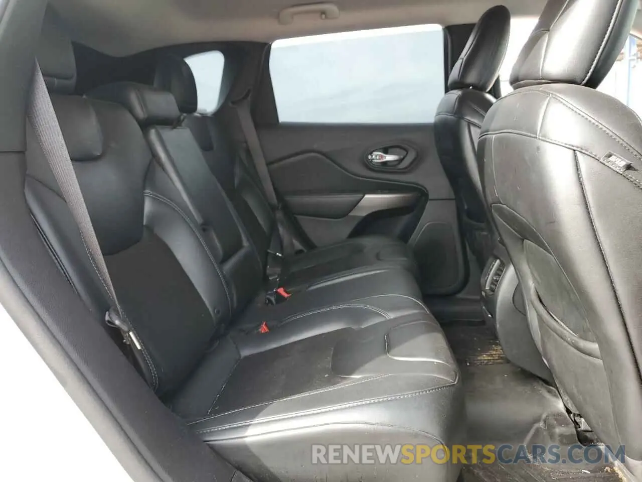 11 Photograph of a damaged car 1C4PJLLB6KD462794 JEEP GRAND CHER 2019