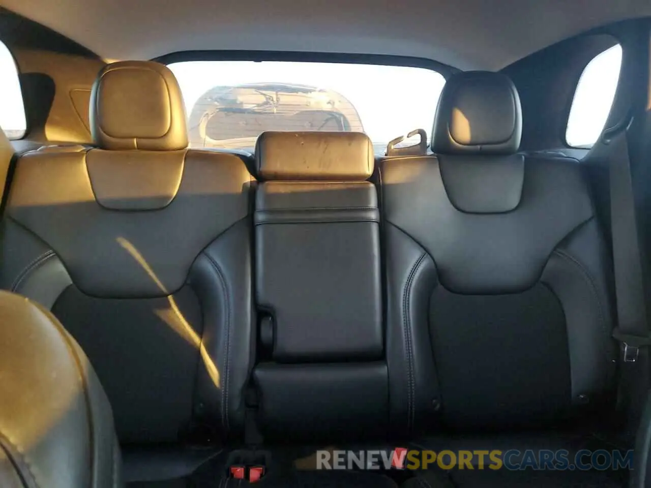 10 Photograph of a damaged car 1C4PJLLB7KD204252 JEEP GRAND CHER 2019