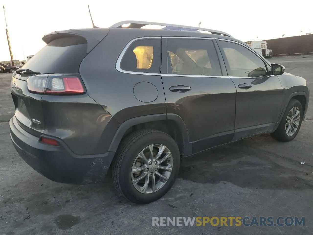 3 Photograph of a damaged car 1C4PJLLB7KD204252 JEEP GRAND CHER 2019