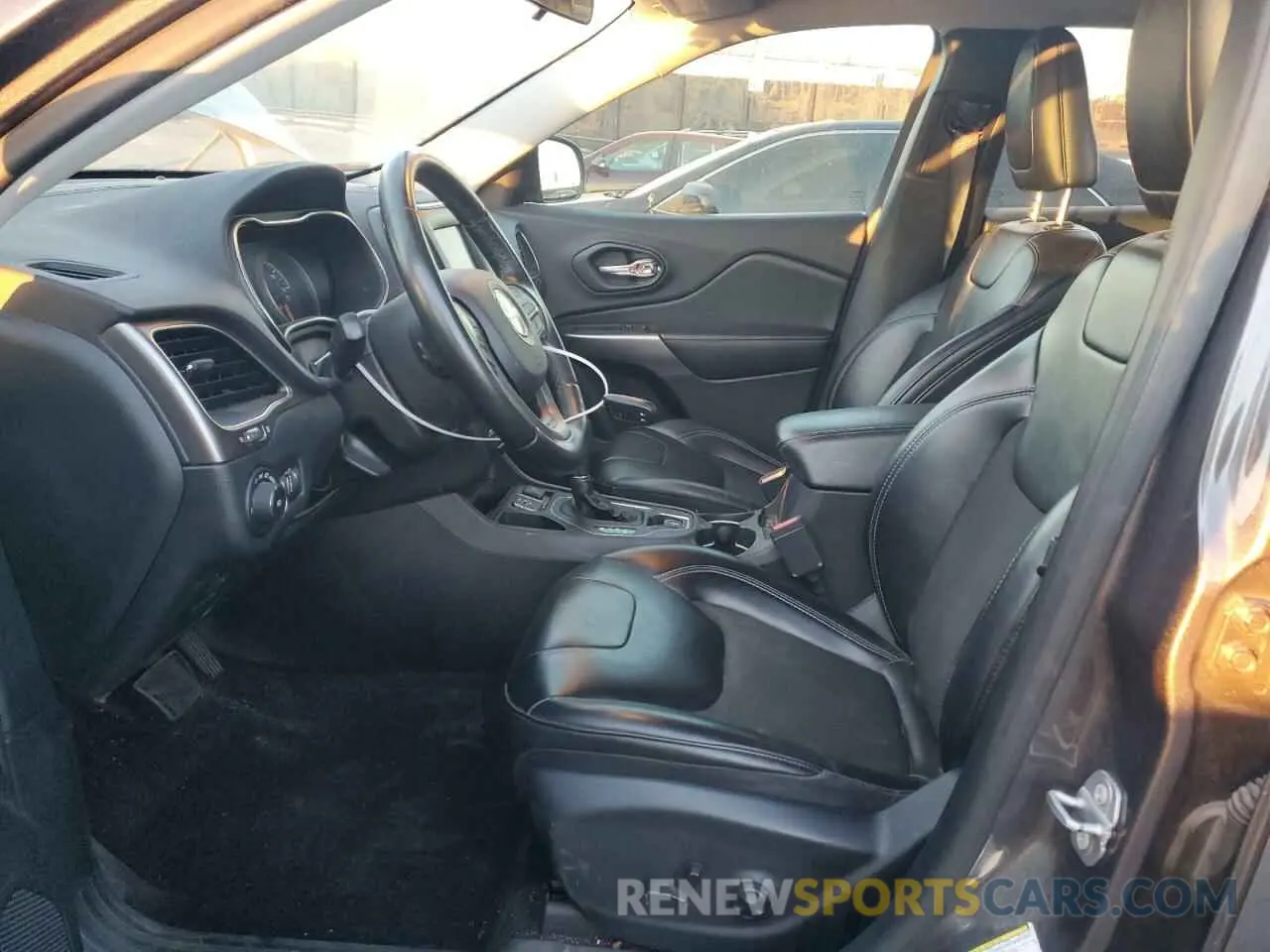 7 Photograph of a damaged car 1C4PJLLB7KD204252 JEEP GRAND CHER 2019