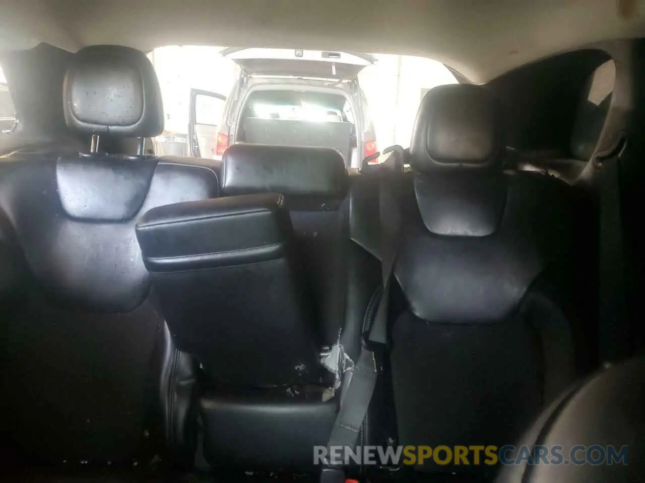 10 Photograph of a damaged car 1C4PJLLB8KD144983 JEEP GRAND CHER 2019