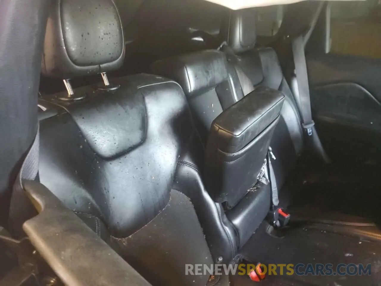 11 Photograph of a damaged car 1C4PJLLB8KD144983 JEEP GRAND CHER 2019