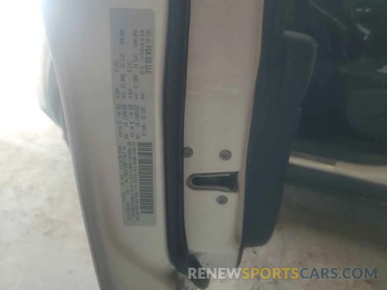13 Photograph of a damaged car 1C4PJLLB8KD144983 JEEP GRAND CHER 2019