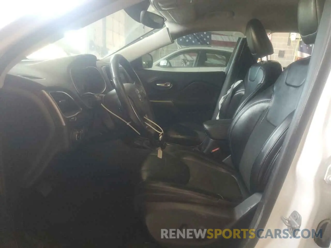 7 Photograph of a damaged car 1C4PJLLB8KD144983 JEEP GRAND CHER 2019