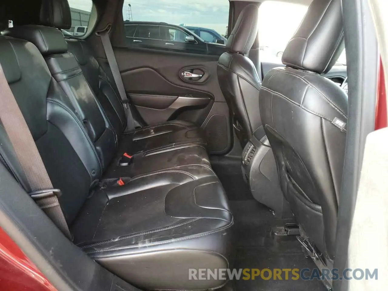 11 Photograph of a damaged car 1C4PJLLB8KD308068 JEEP GRAND CHER 2019