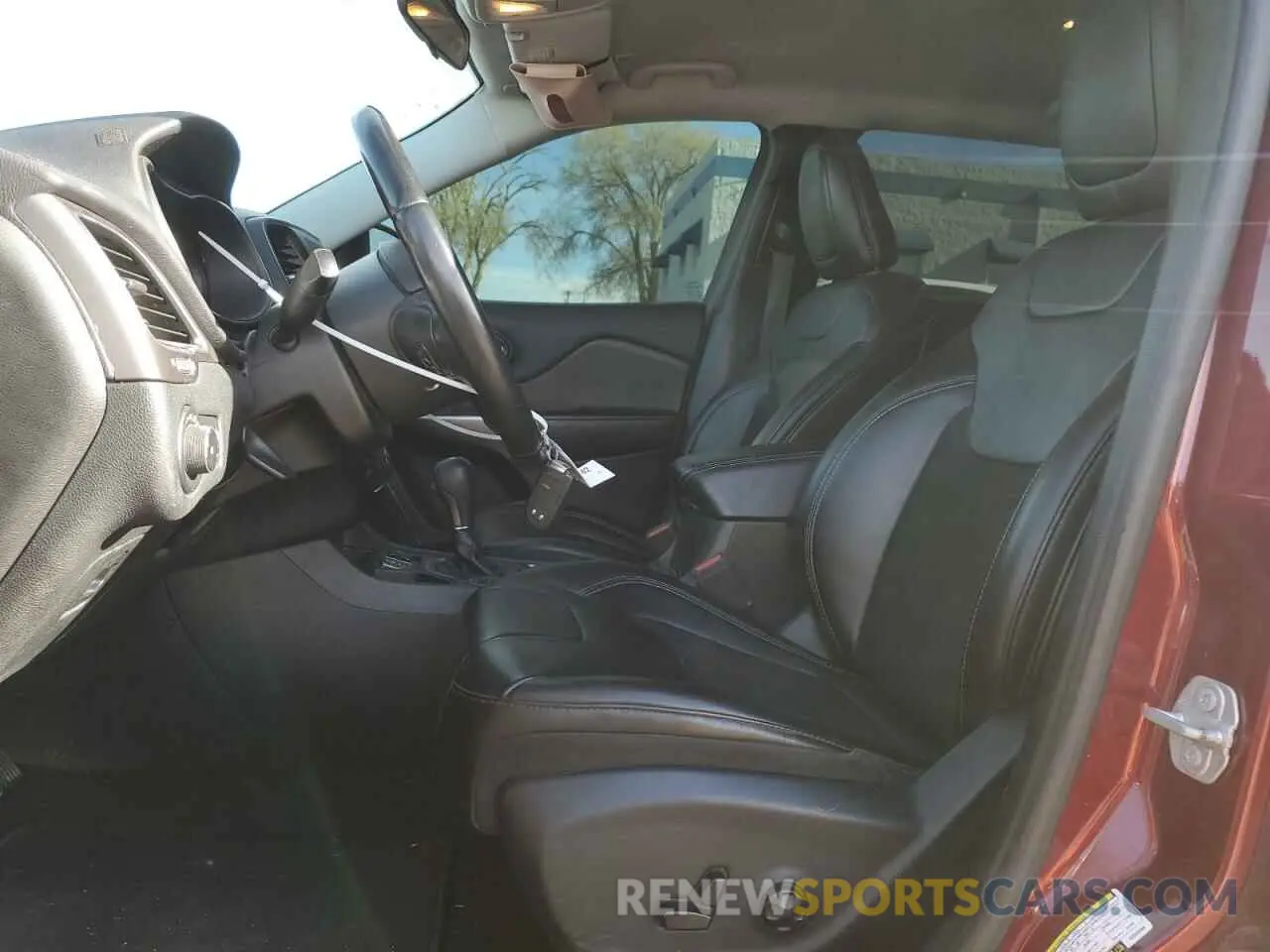 7 Photograph of a damaged car 1C4PJLLB8KD308068 JEEP GRAND CHER 2019