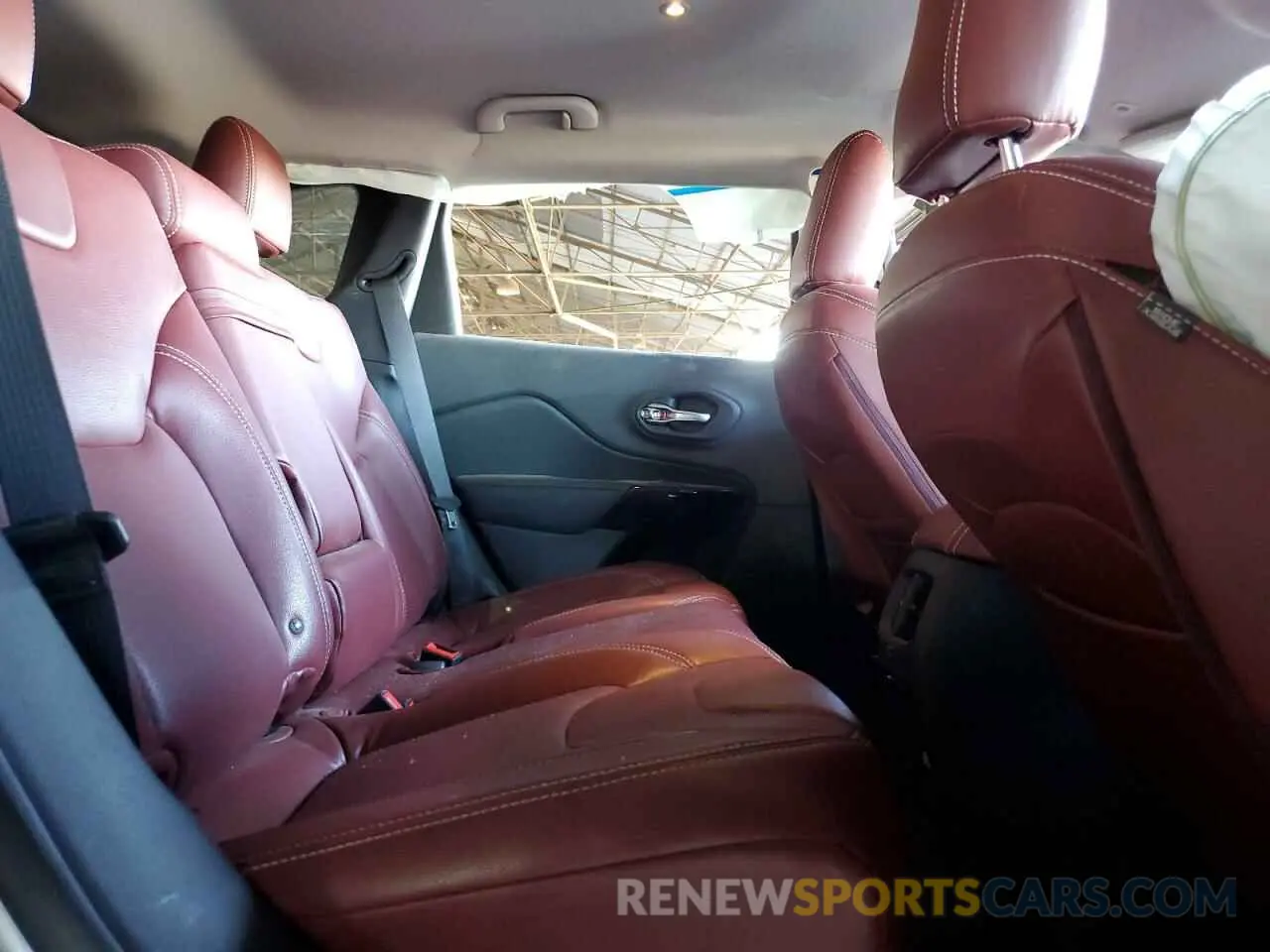 11 Photograph of a damaged car 1C4PJLLB8KD324691 JEEP GRAND CHER 2019