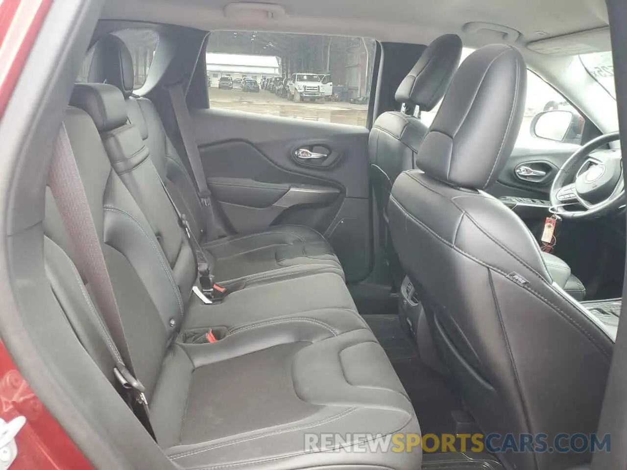 10 Photograph of a damaged car 1C4PJLLB9KD204558 JEEP GRAND CHER 2019