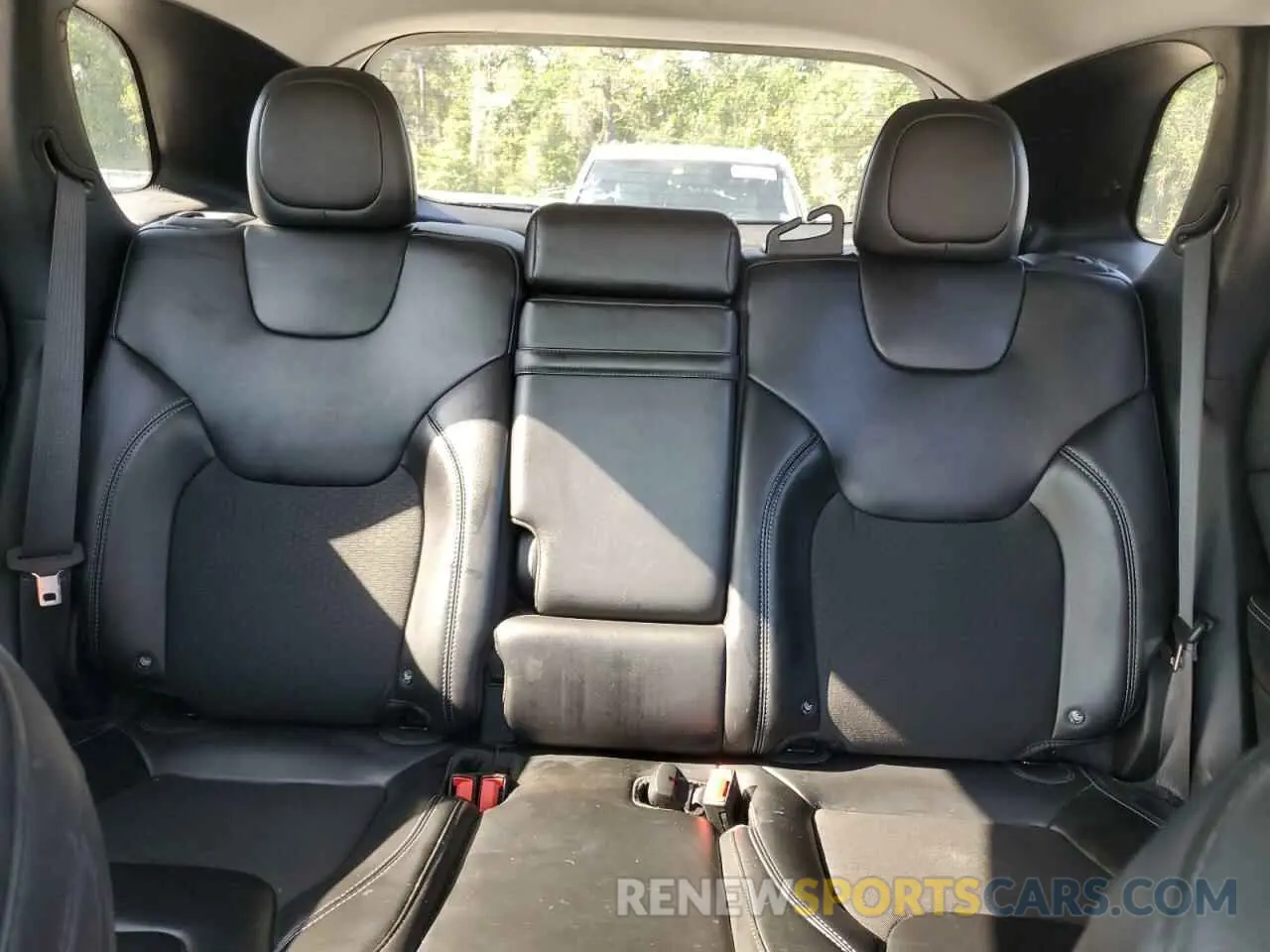 10 Photograph of a damaged car 1C4PJLLB9KD204771 JEEP GRAND CHER 2019
