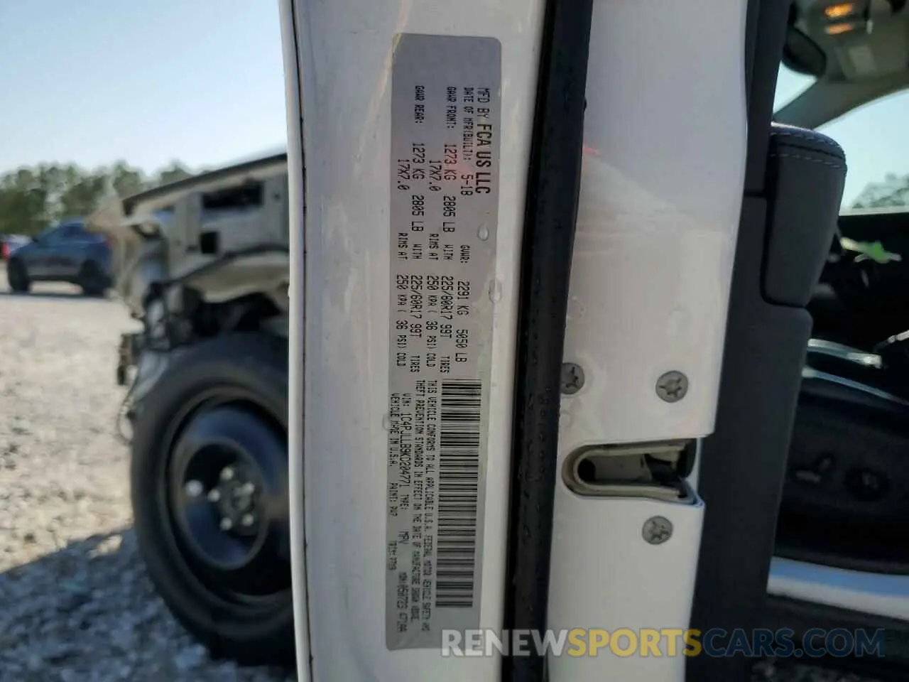 14 Photograph of a damaged car 1C4PJLLB9KD204771 JEEP GRAND CHER 2019