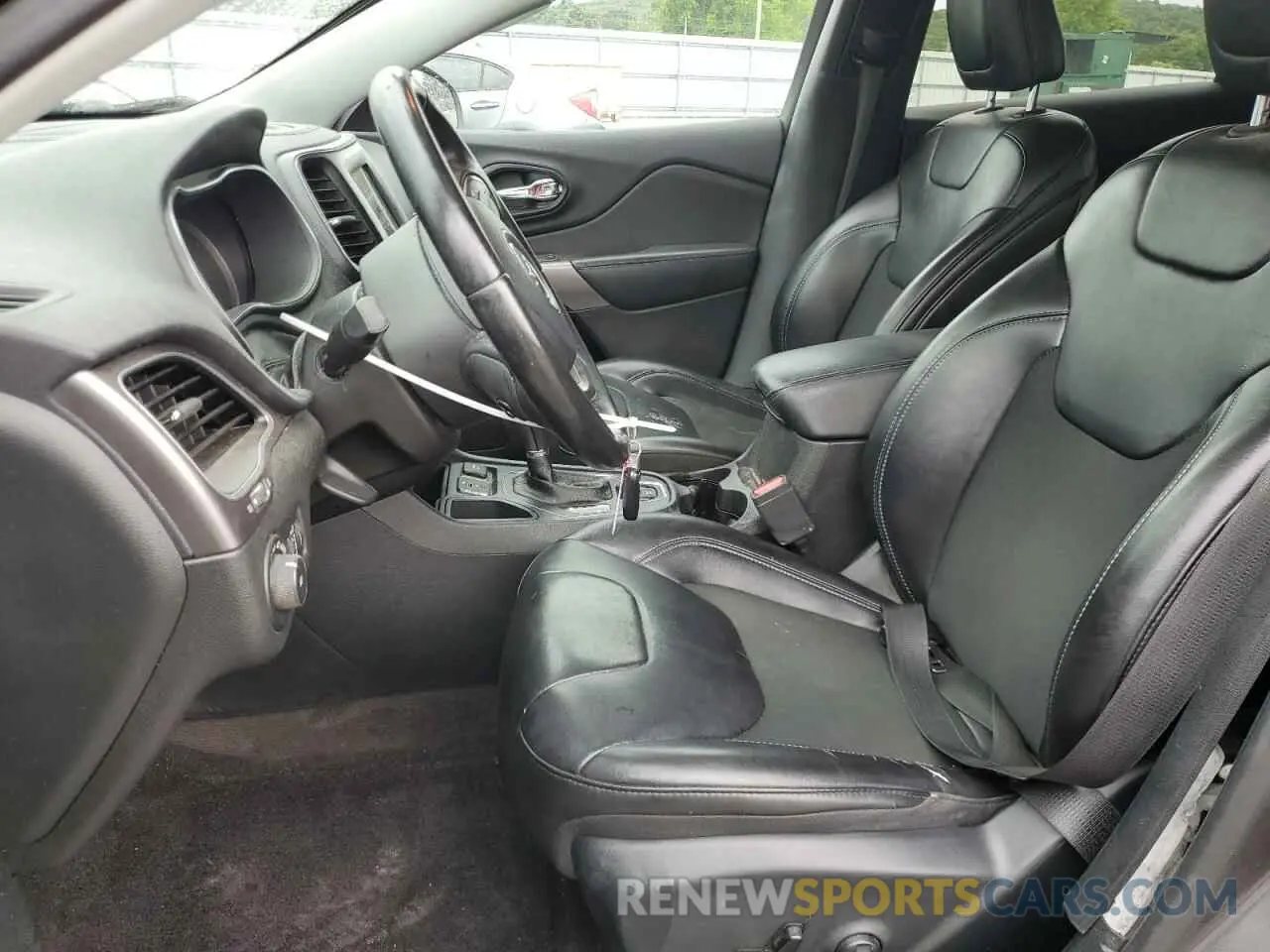 7 Photograph of a damaged car 1C4PJLLB9KD226642 JEEP GRAND CHER 2019