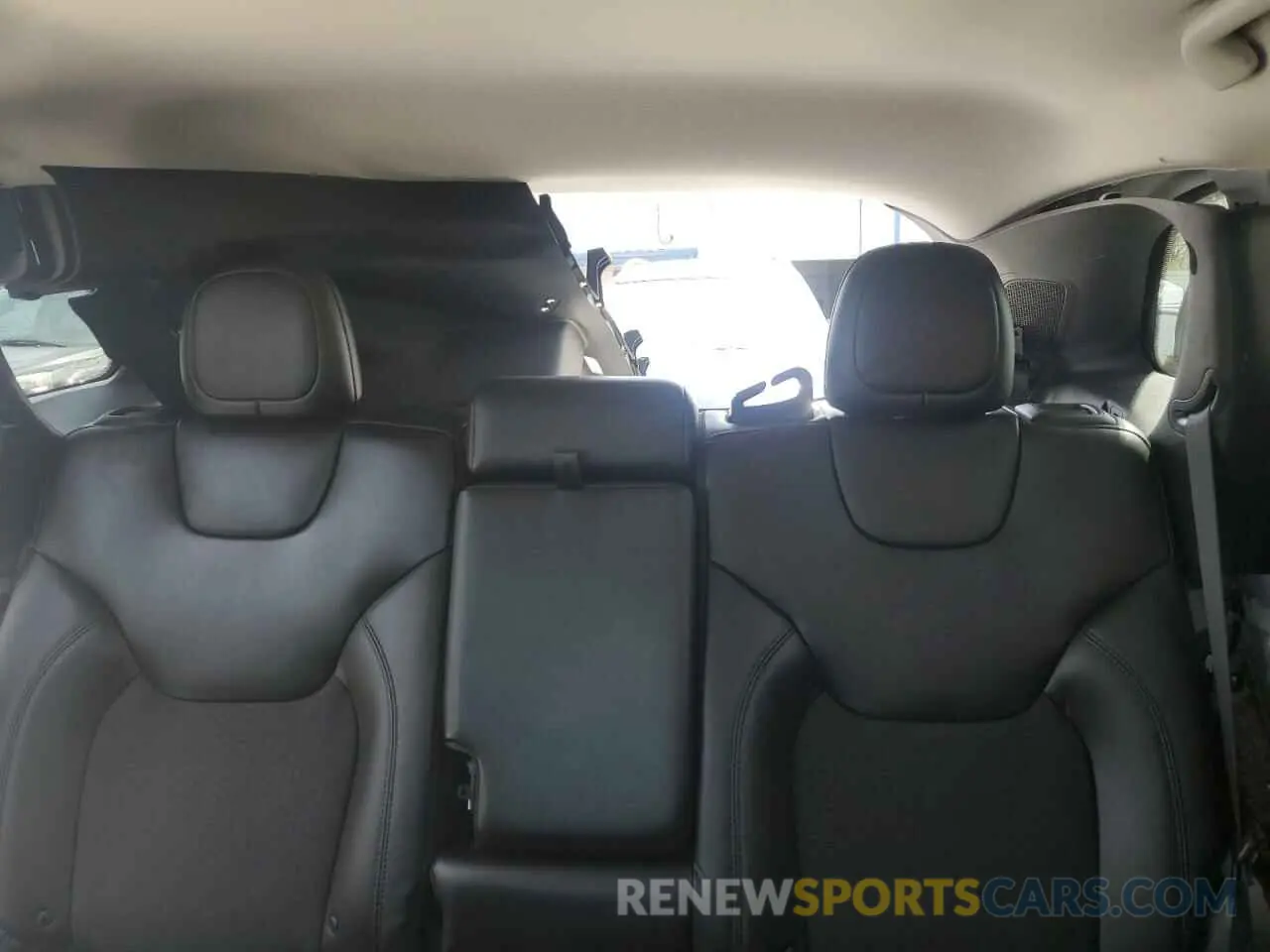 10 Photograph of a damaged car 1C4PJLLB9KD429210 JEEP GRAND CHER 2019