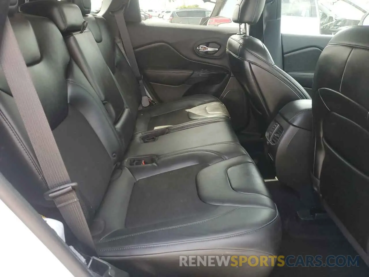 11 Photograph of a damaged car 1C4PJLLB9KD429210 JEEP GRAND CHER 2019