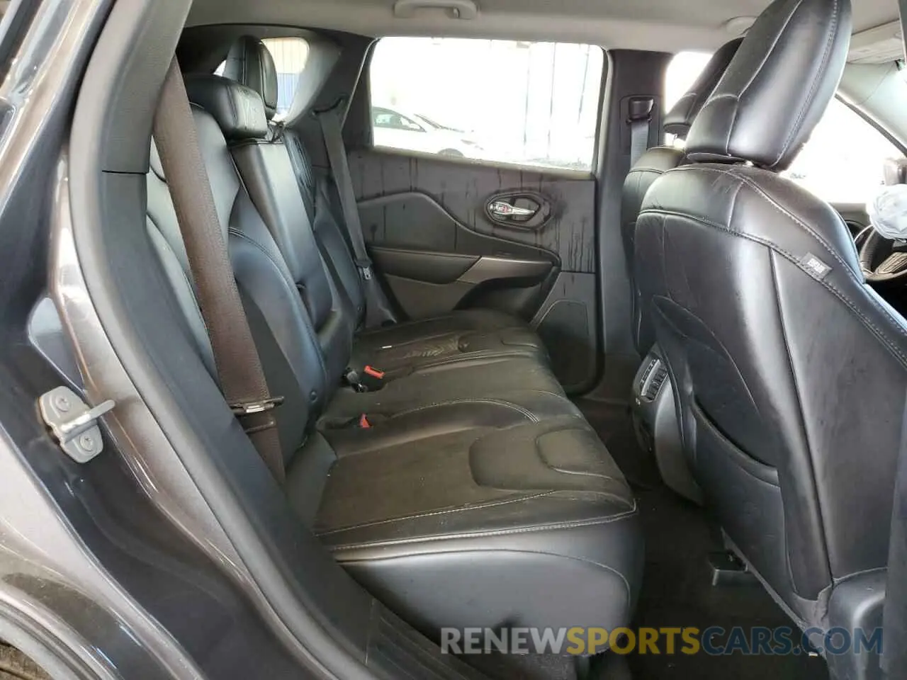 11 Photograph of a damaged car 1C4PJLLB9KD455757 JEEP GRAND CHER 2019