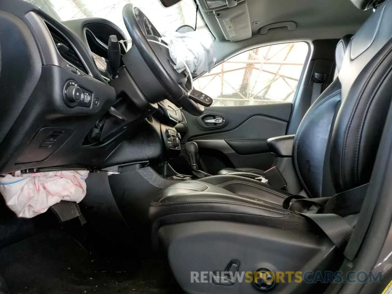 7 Photograph of a damaged car 1C4PJLLB9KD455757 JEEP GRAND CHER 2019