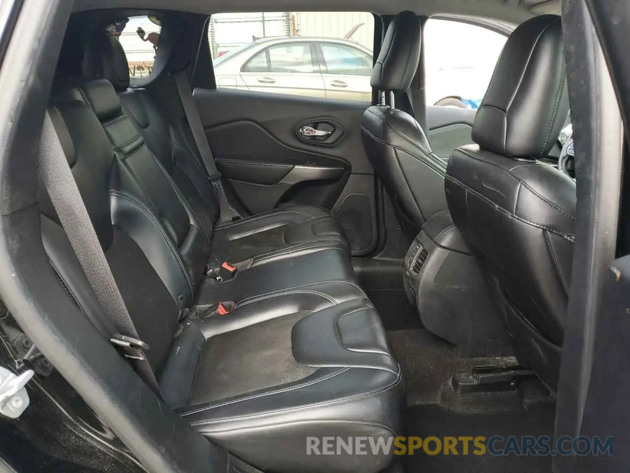 11 Photograph of a damaged car 1C4PJLLBXKD366277 JEEP GRAND CHER 2019