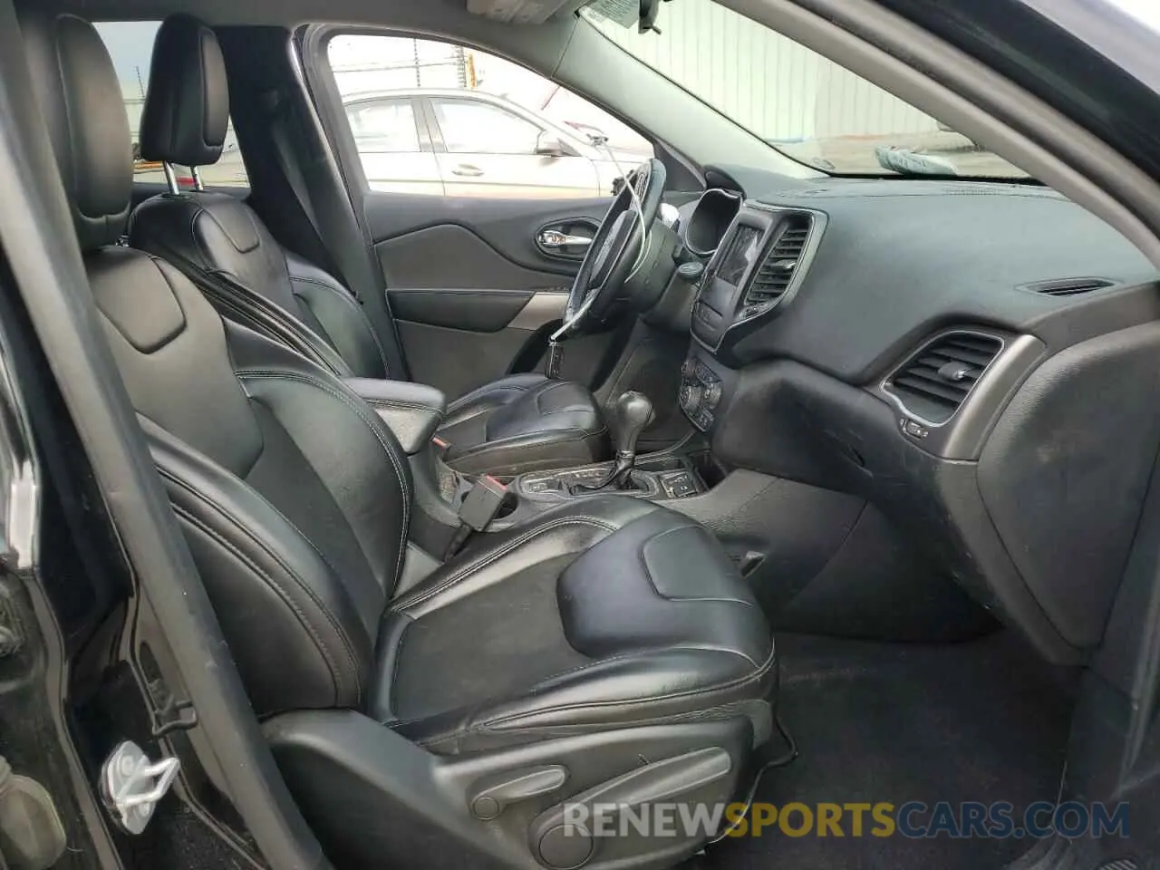 7 Photograph of a damaged car 1C4PJLLBXKD366277 JEEP GRAND CHER 2019